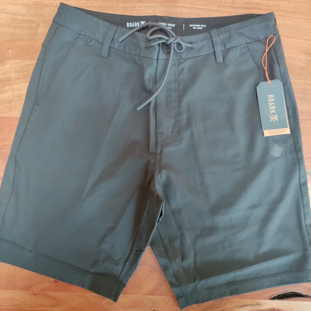 NWT Roark Hybro Hybrid Black Short 19inch